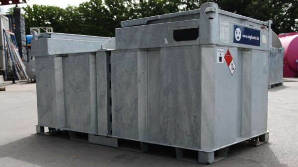 Mobile Tankstelle QUADRO-D 2.000 L mieten – Doppelwandiger Stahltank mit AwSV- & UN-Zulassung