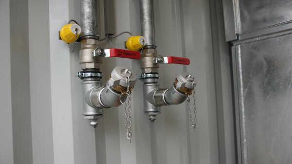 Fueltainer-6000L-Mobile-Tankstelle-Fuer-Diesel-HVO-und-Benzin-AwSV-IBC-15Ft-Containertank mieten