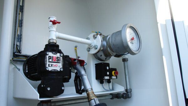 Mobiler ATEX-Tankcontainer für Flugzeug- und Hubschrauberbetankung – Benzin (A1) – ISO 20 ft – Miete