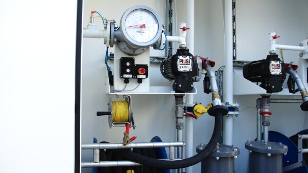 Mobiler ATEX-Tankcontainer für Flugzeug- und Hubschrauberbetankung – Benzin (A1) – ISO 20 ft – Miete