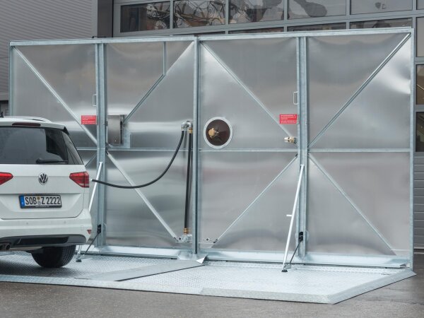 Diesel Abfüllplatz ECO Outdoor mieten – WHG-konformer Betankungsplatz mit Spritzschutzwand für Baustellen & Betriebe