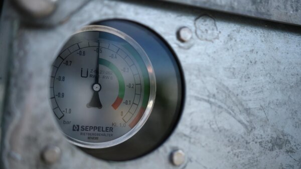 Mobile Dieseltankstelle 2.900 L mieten – Doppelwandig, verzinkt, 230V Pumpe, AwSV- & WHG-konform