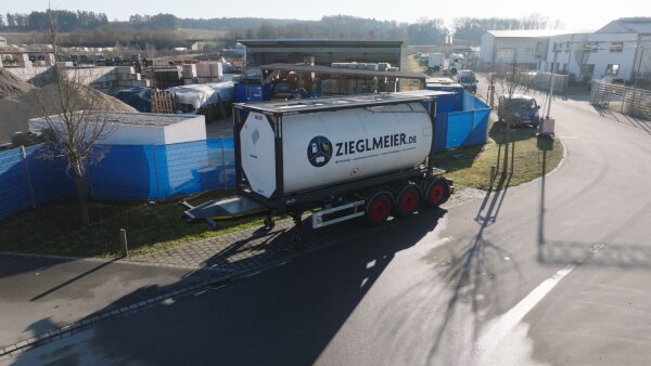 Tankcontainer 25.000 l Edelstahl isoliert – ideal für Trafoöle & Gefahrstoffe mieten