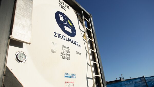 Tankcontainer 25.000 l Edelstahl isoliert – ideal für Trafoöle & Gefahrstoffe mieten