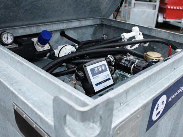 Mobile Tankstelle QUADRO-BLUE 1000-230 mieten – Doppelwandig, AwSV-zugelassen, 980 L Diesel + 170 L AdBlue®