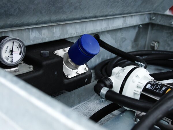 Mobile Tankstelle QUADRO-BLUE 1000-230 mieten – Doppelwandig, AwSV-zugelassen, 980 L Diesel + 170 L AdBlue®