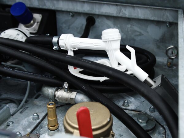 Mobile Tankstelle QUADRO-BLUE 1000-230 mieten – Doppelwandig, AwSV-zugelassen, 980 L Diesel + 170 L AdBlue®