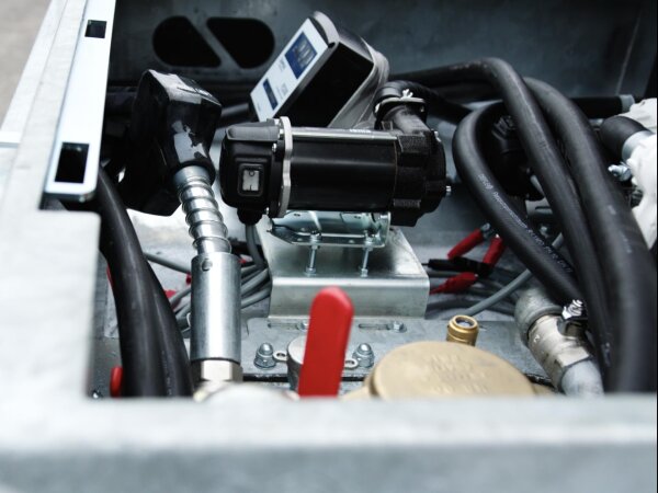 Mobile Tankstelle QUADRO-BLUE 1000-230 mieten – Doppelwandig, AwSV-zugelassen, 980 L Diesel + 170 L AdBlue®